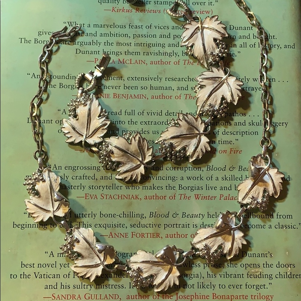 Sarah Coventry necklace & bracelet